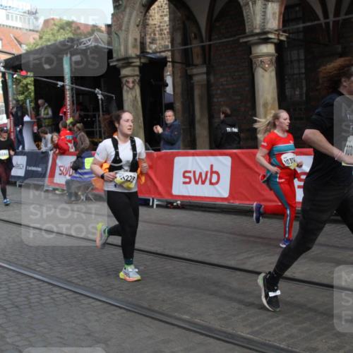 05.10.2025 - 20. swb-Marathon Bremen Yannick Fuchs http://msf.ph/oto/9317330 05.10.2025 11:01:42 Ziel 9278, 9432, 10026, 10030, 10056, 10324, 10562, 11223, 11463, 11732, 11733 meine-sportfotos.de
