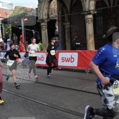 05.10.2025 - 20. swb-Marathon Bremen Yannick Fuchs http://msf.ph/oto/9317332 05.10.2025 11:01:43 Ziel 9269, 9432, 9782, 10026, 10030, 10562, 11223, 11463, 11732, 11733 meine-sportfotos.de