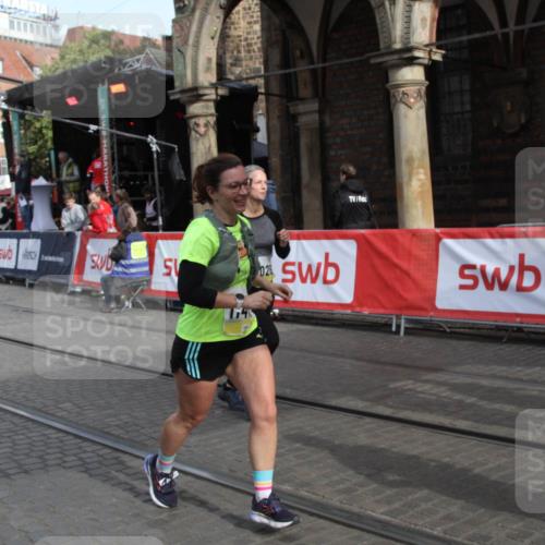05.10.2025 - 20. swb-Marathon Bremen Yannick Fuchs http://msf.ph/oto/9317336 05.10.2025 11:01:45 Ziel 9269, 9294, 9782, 10026, 10370, 10562, 10903, 10904, 11463, 11732, 11733 meine-sportfotos.de