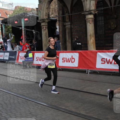 05.10.2025 - 20. swb-Marathon Bremen Yannick Fuchs http://msf.ph/oto/9317343 05.10.2025 11:01:52 Ziel 9189, 9237, 10004 meine-sportfotos.de