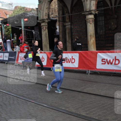 05.10.2025 - 20. swb-Marathon Bremen Yannick Fuchs http://msf.ph/oto/9317345 05.10.2025 11:01:59 Ziel 9365, 9655, 10558, 10837, 10944, 11415, 11647 meine-sportfotos.de