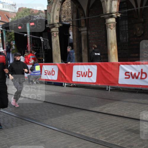 05.10.2025 - 20. swb-Marathon Bremen Yannick Fuchs http://msf.ph/oto/9317348 05.10.2025 11:02:01 Ziel 9365, 10558, 10837, 10944, 11415 meine-sportfotos.de