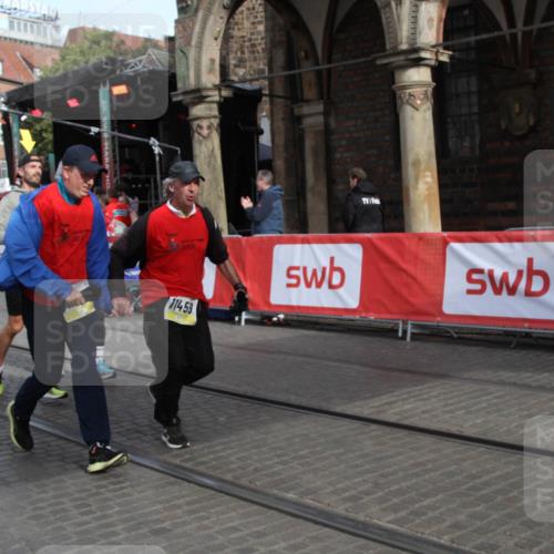05.10.2025 - 20. swb-Marathon Bremen Yannick Fuchs http://msf.ph/oto/9317354 05.10.2025 11:02:11 Ziel 9363, 9426, 9686, 10301, 10508, 11014, 11459 meine-sportfotos.de