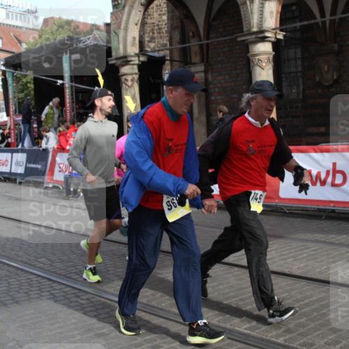 05.10.2025 - 20. swb-Marathon Bremen Yannick Fuchs http://msf.ph/oto/9317355 05.10.2025 11:02:11 Ziel 9363, 9426, 9686, 10301, 10508, 11014, 11459 meine-sportfotos.de