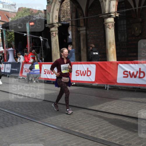 05.10.2025 - 20. swb-Marathon Bremen Yannick Fuchs http://msf.ph/oto/9317356 05.10.2025 11:02:13 Ziel 9363, 9426, 10301, 10508, 11014, 11454 meine-sportfotos.de