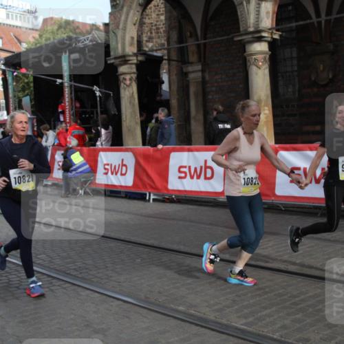 05.10.2025 - 20. swb-Marathon Bremen Yannick Fuchs http://msf.ph/oto/9317364 05.10.2025 11:02:26 Ziel 9748, 10093, 10194, 10821, 10829, 10982, 10983, 11386 meine-sportfotos.de