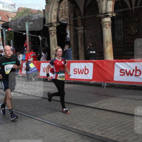 05.10.2025 - 20. swb-Marathon Bremen Yannick Fuchs http://msf.ph/oto/9317365 05.10.2025 11:02:27 Ziel 10093, 10194, 10821, 10829, 10982, 10983, 11386 meine-sportfotos.de