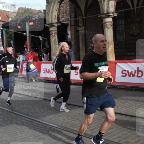 05.10.2025 - 20. swb-Marathon Bremen Yannick Fuchs http://msf.ph/oto/9317366 05.10.2025 11:02:28 Ziel 10093, 10194, 10982, 10983, 11386 meine-sportfotos.de