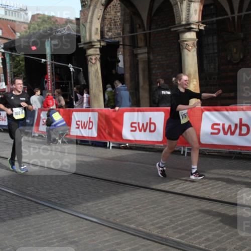05.10.2025 - 20. swb-Marathon Bremen Yannick Fuchs http://msf.ph/oto/9317369 05.10.2025 11:02:35 Ziel 9468, 9647, 9707, 9802, 9839, 10033, 10595, 10598, 10615, 11110, 11160, 11537, 11538, 11711 meine-sportfotos.de