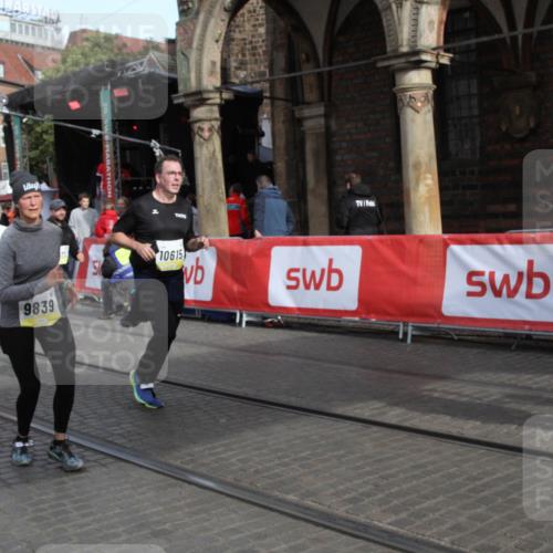 05.10.2025 - 20. swb-Marathon Bremen Yannick Fuchs http://msf.ph/oto/9317370 05.10.2025 11:02:36 Ziel 9468, 9647, 9802, 9839, 10033, 10595, 10598, 10615, 11110, 11160, 11537, 11538, 11711 meine-sportfotos.de