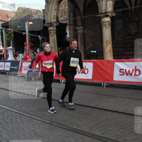 05.10.2025 - 20. swb-Marathon Bremen Yannick Fuchs http://msf.ph/oto/9317377 05.10.2025 11:02:44 Ziel 9841, 10510, 10825, 10826, 11024 meine-sportfotos.de