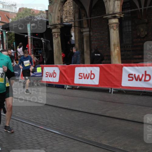 05.10.2025 - 20. swb-Marathon Bremen Yannick Fuchs http://msf.ph/oto/9317383 05.10.2025 11:02:51 Ziel 9331, 9360, 9516, 10129, 10530, 10734, 10803, 10804, 10940, 11193, 11576 meine-sportfotos.de