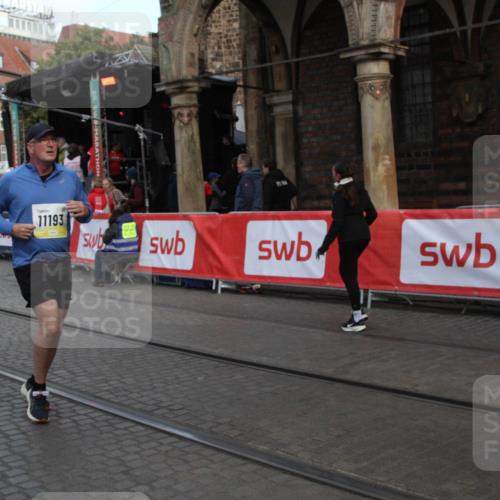 05.10.2025 - 20. swb-Marathon Bremen Yannick Fuchs http://msf.ph/oto/9317387 05.10.2025 11:02:54 Ziel 9846, 10129, 10207, 10734, 10940, 11087, 11193, 11504, 11576, 11667, 11668 meine-sportfotos.de