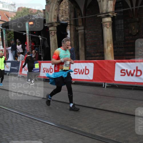 05.10.2025 - 20. swb-Marathon Bremen Yannick Fuchs http://msf.ph/oto/9317390 05.10.2025 11:02:57 Ziel 9644, 9846, 10167, 10207, 10656, 11087, 11312, 11504, 11576, 11667, 11668 meine-sportfotos.de