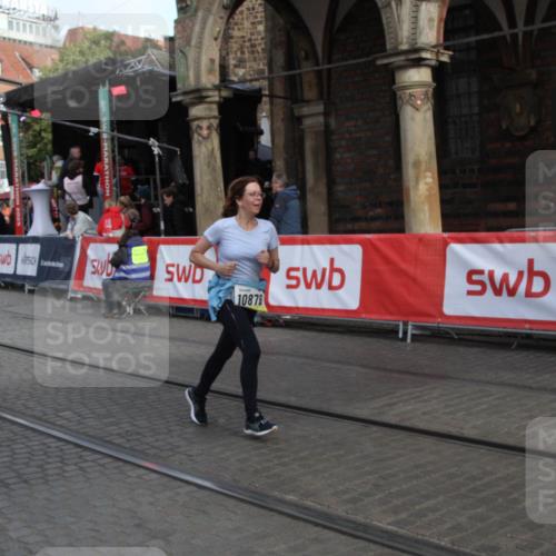 05.10.2025 - 20. swb-Marathon Bremen Yannick Fuchs http://msf.ph/oto/9317398 05.10.2025 11:03:05 Ziel 9229, 9661, 9662, 9893, 10777, 10876, 11376 meine-sportfotos.de