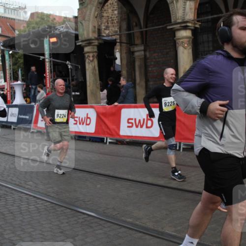 05.10.2025 - 20. swb-Marathon Bremen Yannick Fuchs http://msf.ph/oto/9317419 05.10.2025 11:03:29 Ziel 7776, 9224, 9225, 9308, 10446, 10963, 10995, 11103, 11124, 11150, 11236 meine-sportfotos.de