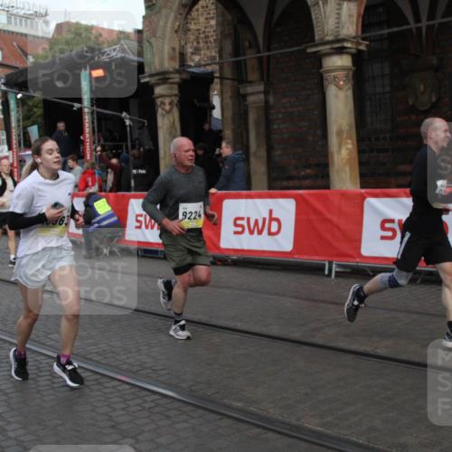 05.10.2025 - 20. swb-Marathon Bremen Yannick Fuchs http://msf.ph/oto/9317420 05.10.2025 11:03:30 Ziel 7776, 9224, 9225, 9308, 10446, 10963, 10995, 11103, 11150, 11236 meine-sportfotos.de