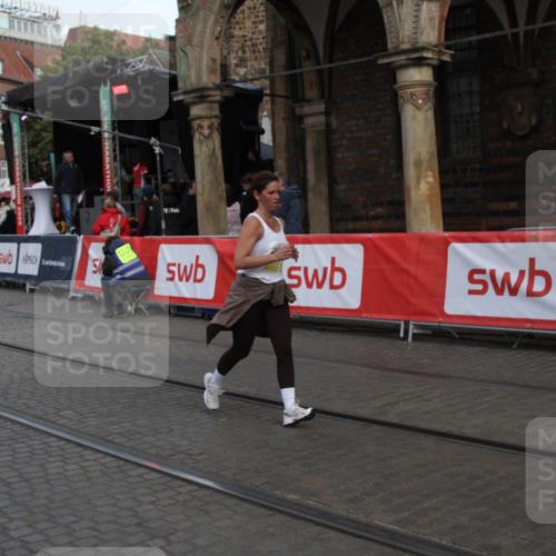 05.10.2025 - 20. swb-Marathon Bremen Yannick Fuchs http://msf.ph/oto/9317425 05.10.2025 11:03:35 Ziel 7199, 9486, 9498, 9850, 11522 meine-sportfotos.de