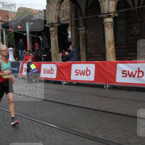 05.10.2025 - 20. swb-Marathon Bremen Yannick Fuchs http://msf.ph/oto/9317426 05.10.2025 11:03:36 Ziel 7199, 9486, 9498, 9850, 11522 meine-sportfotos.de