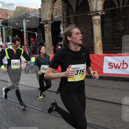 05.10.2025 - 20. swb-Marathon Bremen Yannick Fuchs http://msf.ph/oto/9317437 05.10.2025 11:03:50 Ziel 9315, 10238, 10603, 10604, 11306 meine-sportfotos.de