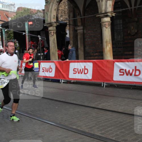 05.10.2025 - 20. swb-Marathon Bremen Yannick Fuchs http://msf.ph/oto/9317446 05.10.2025 11:04:05 Ziel 9398, 10205, 10551, 11183, 11609 meine-sportfotos.de