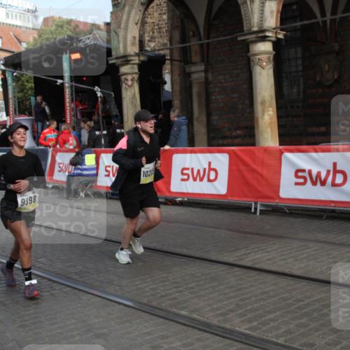 05.10.2025 - 20. swb-Marathon Bremen Yannick Fuchs http://msf.ph/oto/9317448 05.10.2025 11:04:07 Ziel 7123, 9275, 9398, 10205, 10551, 11611 meine-sportfotos.de