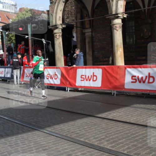 05.10.2025 - 20. swb-Marathon Bremen Yannick Fuchs http://msf.ph/oto/9317465 05.10.2025 11:04:24 Ziel 9537, 9684, 10678, 11200 meine-sportfotos.de