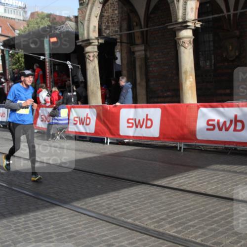 05.10.2025 - 20. swb-Marathon Bremen Yannick Fuchs http://msf.ph/oto/9317472 05.10.2025 11:04:32 Ziel 8111, 9610, 10278, 10439, 10483, 11044 meine-sportfotos.de