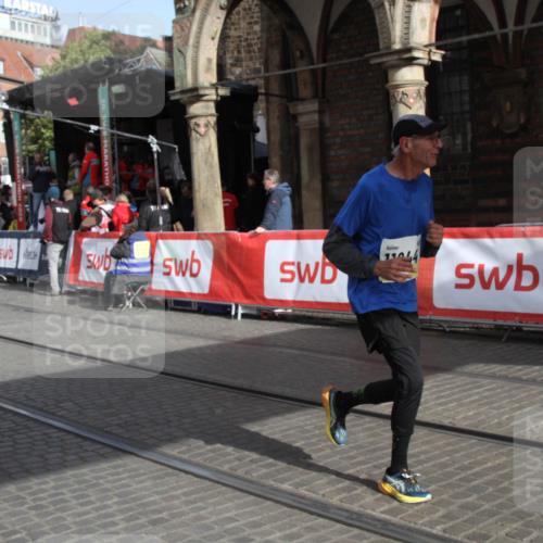 05.10.2025 - 20. swb-Marathon Bremen Yannick Fuchs http://msf.ph/oto/9317474 05.10.2025 11:04:34 Ziel 8111, 9394, 9610, 10278, 10439, 10483, 10531, 10956, 11044, 11704 meine-sportfotos.de