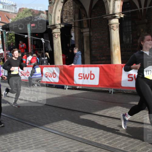 05.10.2025 - 20. swb-Marathon Bremen Yannick Fuchs http://msf.ph/oto/9317480 05.10.2025 11:04:38 Ziel 8111, 9394, 9610, 9915, 10278, 10485, 10531, 10674, 10869, 10956, 11196, 11542, 11704 meine-sportfotos.de