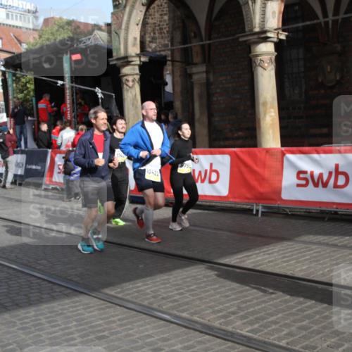05.10.2025 - 20. swb-Marathon Bremen Yannick Fuchs http://msf.ph/oto/9317490 05.10.2025 11:04:48 Ziel 9532, 9623, 9765, 9771, 9812, 10422, 10451, 10557, 10964, 11035, 11427, 11546, 11615 meine-sportfotos.de