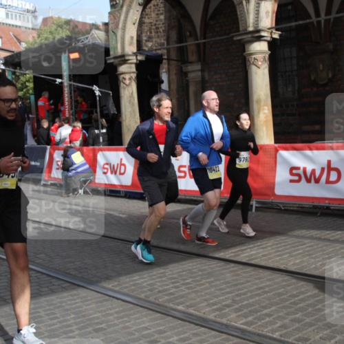 05.10.2025 - 20. swb-Marathon Bremen Yannick Fuchs http://msf.ph/oto/9317491 05.10.2025 11:04:49 Ziel 9532, 9765, 9812, 9927, 10422, 10451, 10557, 10964, 11035, 11427, 11546, 11615 meine-sportfotos.de