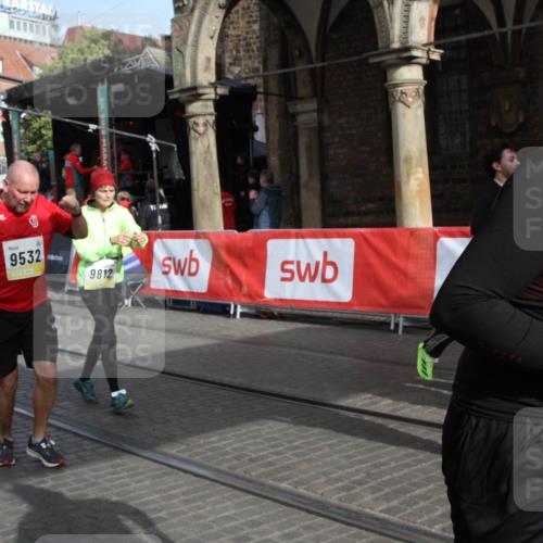 05.10.2025 - 20. swb-Marathon Bremen Yannick Fuchs http://msf.ph/oto/9317493 05.10.2025 11:04:50 Ziel 9532, 9765, 9812, 9927, 10422, 10451, 10557, 10964, 11035, 11427, 11546, 11615 meine-sportfotos.de