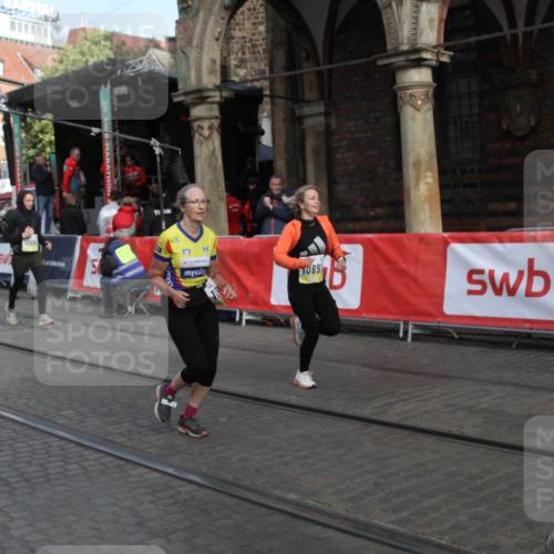 05.10.2025 - 20. swb-Marathon Bremen Yannick Fuchs http://msf.ph/oto/9317500 05.10.2025 11:04:59 Ziel 9220, 9530, 9813, 9866, 10684, 10771, 10891, 11180, 11315, 11372, 11559, 11636 meine-sportfotos.de
