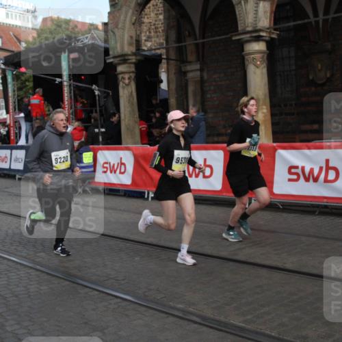 05.10.2025 - 20. swb-Marathon Bremen Yannick Fuchs http://msf.ph/oto/9317504 05.10.2025 11:05:04 Ziel 9220, 9409, 9530, 9660, 11090, 11180, 11478, 11559 meine-sportfotos.de