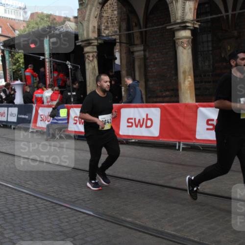 05.10.2025 - 20. swb-Marathon Bremen Yannick Fuchs http://msf.ph/oto/9317514 05.10.2025 11:05:12 Ziel 9642, 9668, 9978, 10018, 10021, 11016, 11171, 11323, 11412 meine-sportfotos.de
