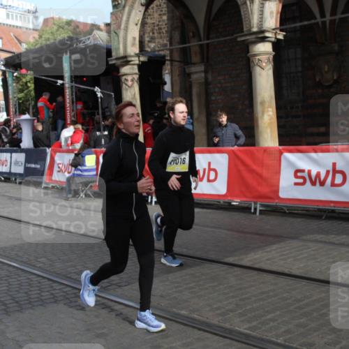 05.10.2025 - 20. swb-Marathon Bremen Yannick Fuchs http://msf.ph/oto/9317516 05.10.2025 11:05:14 Ziel 9668, 9978, 10018, 10021, 10343, 11016, 11323, 11650 meine-sportfotos.de