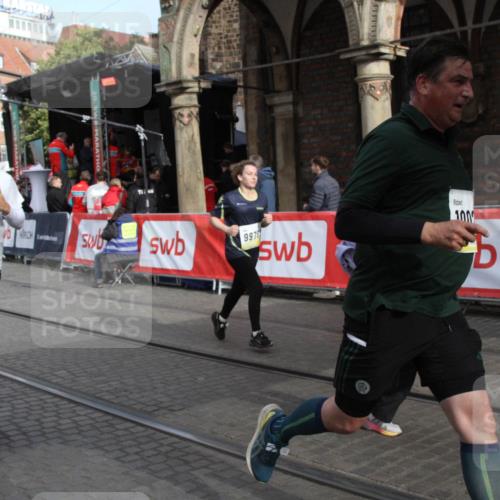05.10.2025 - 20. swb-Marathon Bremen Yannick Fuchs http://msf.ph/oto/9317518 05.10.2025 11:05:17 Ziel 9440, 9978, 10018, 10021, 10255, 10343, 10990, 11323, 11501, 11650, 11707 meine-sportfotos.de