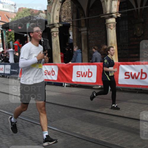 05.10.2025 - 20. swb-Marathon Bremen Yannick Fuchs http://msf.ph/oto/9317519 05.10.2025 11:05:17 Ziel 9440, 9978, 10018, 10021, 10255, 10343, 10990, 11323, 11501, 11650, 11707 meine-sportfotos.de