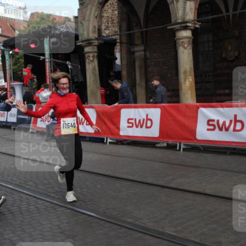 05.10.2025 - 20. swb-Marathon Bremen Yannick Fuchs http://msf.ph/oto/9317526 05.10.2025 11:05:23 Ziel 9515, 9690, 9908, 9944, 11501, 11540 meine-sportfotos.de