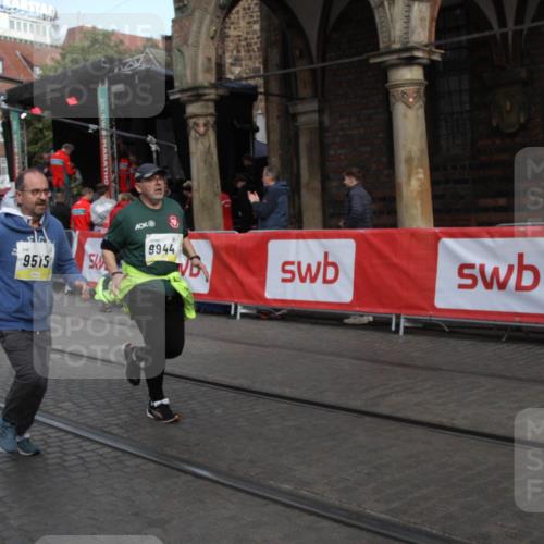 05.10.2025 - 20. swb-Marathon Bremen Yannick Fuchs http://msf.ph/oto/9317528 05.10.2025 11:05:26 Ziel 9515, 9713, 9944, 10828, 11106 meine-sportfotos.de