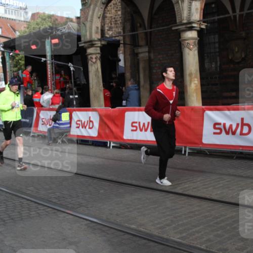 05.10.2025 - 20. swb-Marathon Bremen Yannick Fuchs http://msf.ph/oto/9317532 05.10.2025 11:05:34 Ziel 7654, 9752, 10025, 10158, 10289, 10426, 10511, 10542, 11164, 11676 meine-sportfotos.de