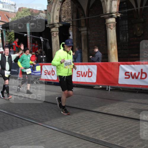 05.10.2025 - 20. swb-Marathon Bremen Yannick Fuchs http://msf.ph/oto/9317533 05.10.2025 11:05:35 Ziel 7654, 9210, 9419, 9752, 10025, 10289, 10426, 10437, 10511, 10542, 11164, 11676 meine-sportfotos.de