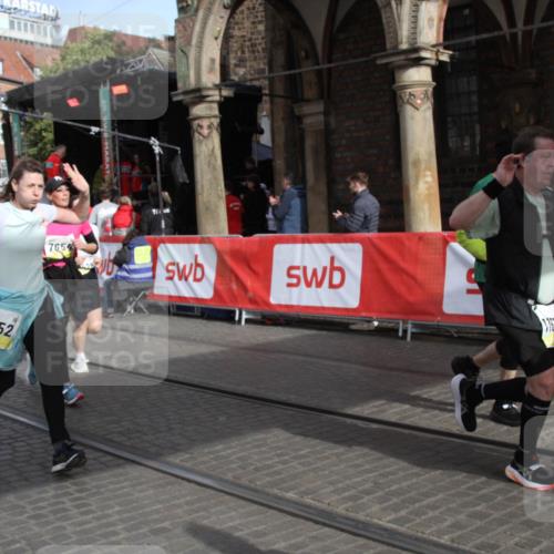 05.10.2025 - 20. swb-Marathon Bremen Yannick Fuchs http://msf.ph/oto/9317536 05.10.2025 11:05:37 Ziel 7654, 9210, 9419, 9752, 10025, 10426, 10437, 10542, 11164, 11676, 11681 meine-sportfotos.de