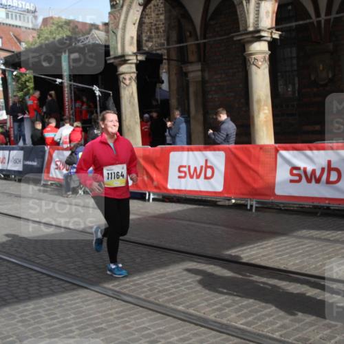 05.10.2025 - 20. swb-Marathon Bremen Yannick Fuchs http://msf.ph/oto/9317539 05.10.2025 11:05:39 Ziel 7654, 9210, 9419, 10426, 10437, 10999, 11164, 11681 meine-sportfotos.de