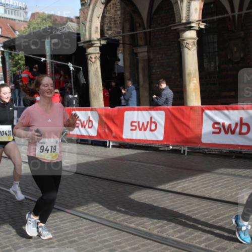 05.10.2025 - 20. swb-Marathon Bremen Yannick Fuchs http://msf.ph/oto/9317541 05.10.2025 11:05:40 Ziel 9210, 9419, 10437, 10999, 11164, 11681 meine-sportfotos.de