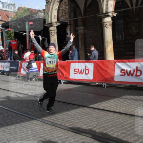 05.10.2025 - 20. swb-Marathon Bremen Yannick Fuchs http://msf.ph/oto/9317543 05.10.2025 11:05:41 Ziel 9210, 9419, 10437, 10843, 10844, 10999, 11681 meine-sportfotos.de