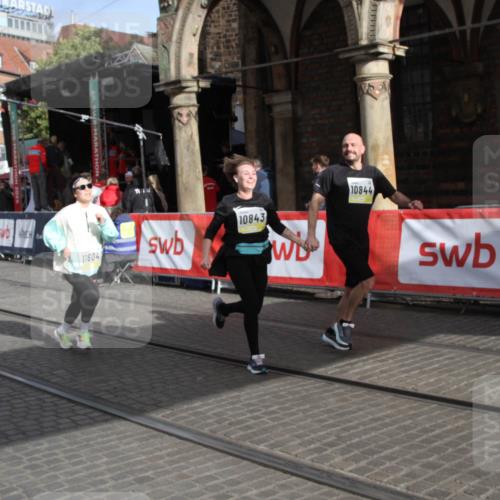 05.10.2025 - 20. swb-Marathon Bremen Yannick Fuchs http://msf.ph/oto/9317545 05.10.2025 11:05:46 Ziel 9335, 9423, 10197, 10529, 10843, 10844, 11604 meine-sportfotos.de