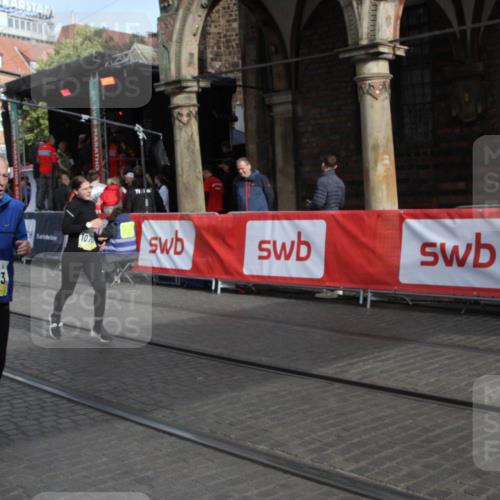 05.10.2025 - 20. swb-Marathon Bremen Yannick Fuchs http://msf.ph/oto/9317550 05.10.2025 11:05:51 Ziel 9423, 9907, 10619, 10769, 11455 meine-sportfotos.de