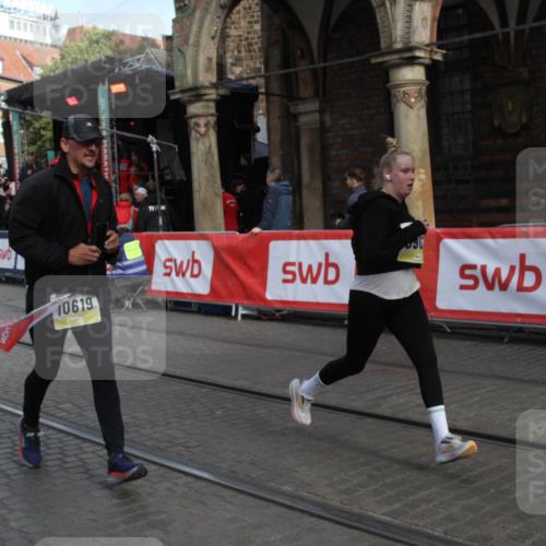 05.10.2025 - 20. swb-Marathon Bremen Yannick Fuchs http://msf.ph/oto/9317554 05.10.2025 11:05:55 Ziel 7777, 9907, 10619 meine-sportfotos.de